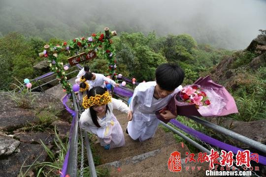 台媒：古装摄影风靡大陆  武媚娘杨贵妃扮相受宠