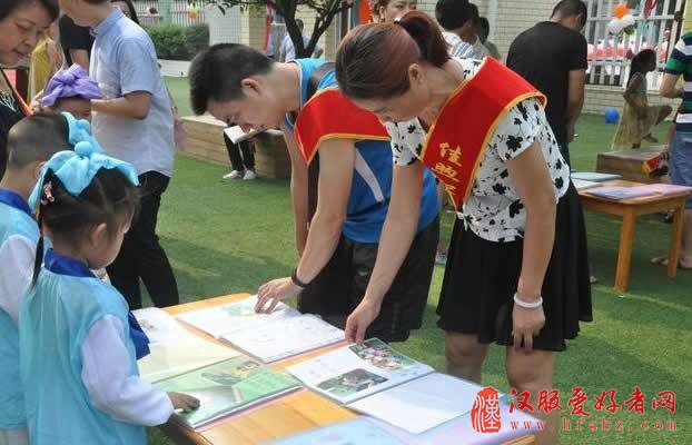 幼稚园汉服毕业典礼 孩子们哭成泪人