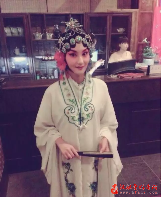  汉民族传统服饰和戏曲服饰的关系