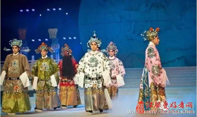  汉民族传统服饰和戏曲服饰的关系