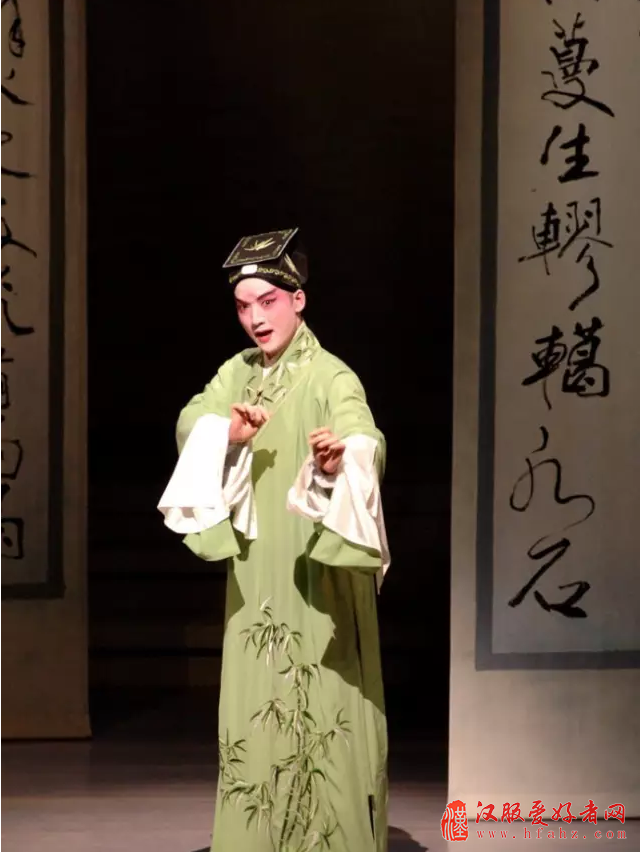  汉民族传统服饰和戏曲服饰的关系