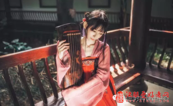  石榴裙是什么？传统汉服之齐胸襦裙