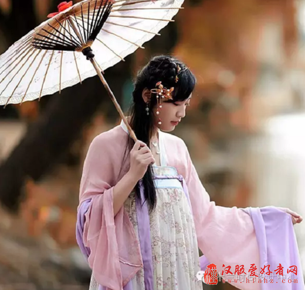 石榴裙是什么？传统汉服之齐胸襦裙