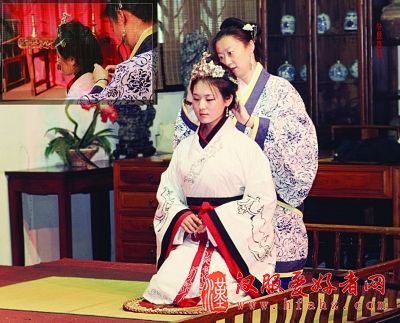 二十岁的秦亚文行古时女子成年“笄礼”。