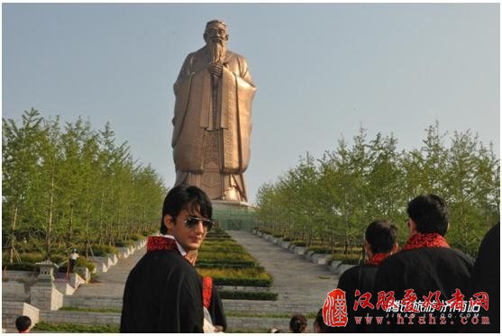 留学生在中国的暑假：他们穿上汉服去了这里