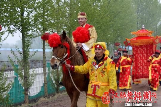 河北围场推出中式婚礼弘扬传统民族文化（图）
