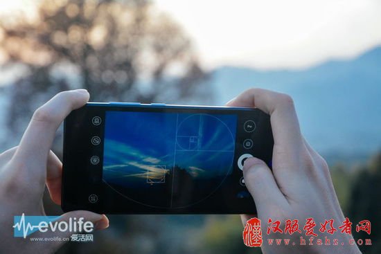 【爱活摄影课】掌握下面这三个手机照片处理技巧 你也能成为大师