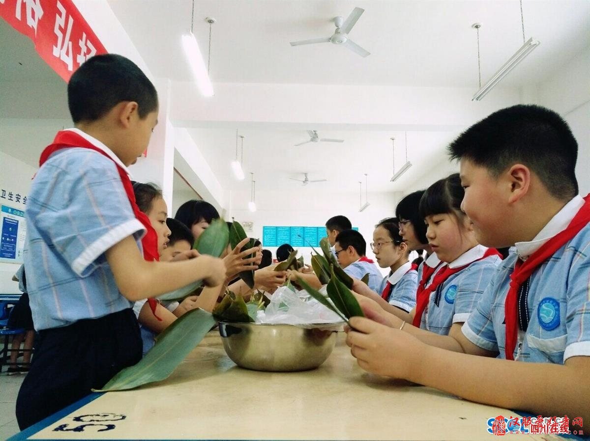 包粽子,听历史 “传承端午民俗 弘扬传统文化”活动在什邡市实验小学举行