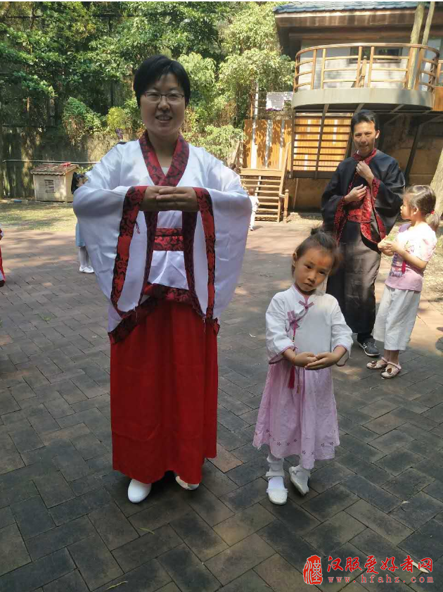 穿汉服、唱楚辞…珠海市民复原传统端午习俗