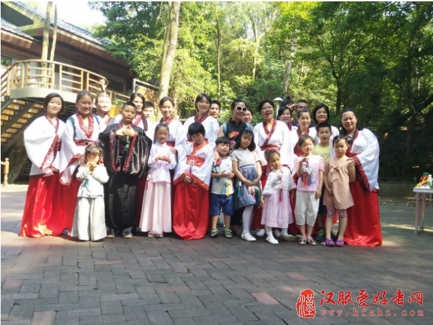 穿汉服、唱楚辞…珠海市民复原传统端午习俗