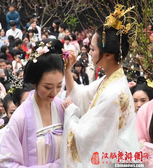 传统花朝节：福建汉服青年祭花神向春天祈福