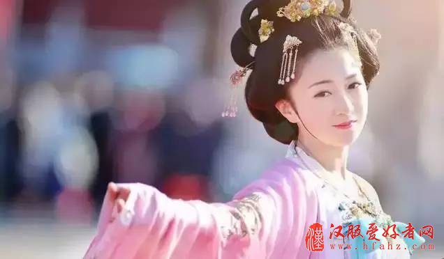  汉民族传统服装再兴热潮