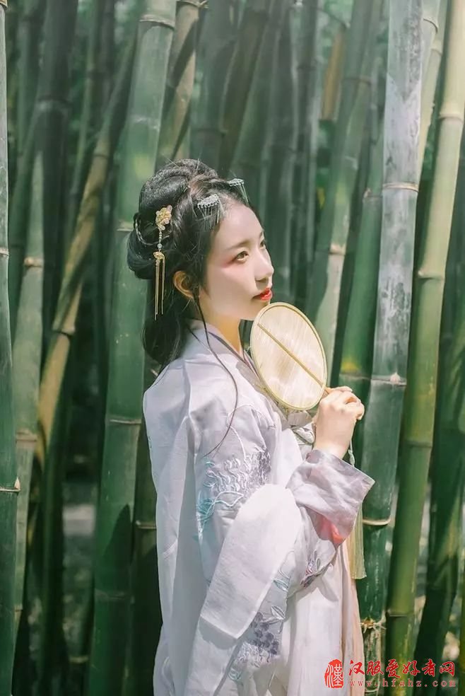  汉服运动复兴的，不仅仅是一件衣裳