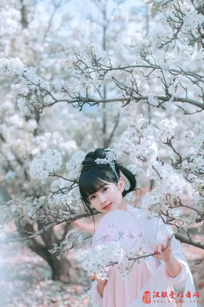  汉服运动复兴的，不仅仅是一件衣裳