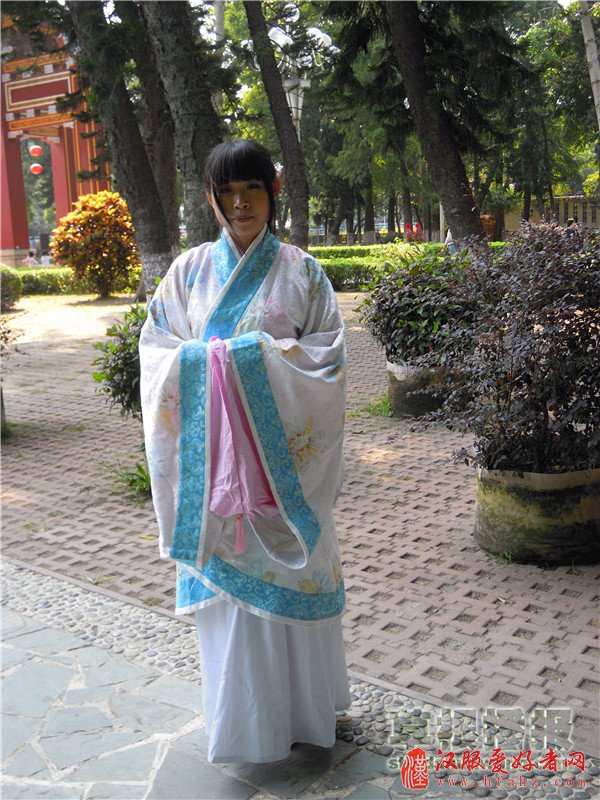 80后杨宓琪和她的汉服社