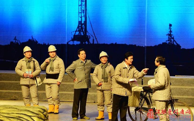 河南沁阳：“成人礼”感恩父母致青春