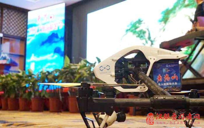 河南沁阳：“成人礼”感恩父母致青春