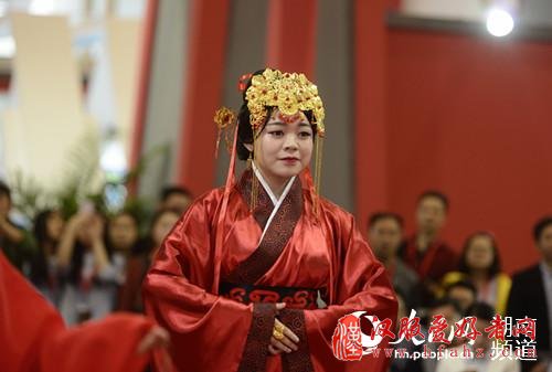 辛追夫人婚礼重现 穿越2000年的时间市民仿佛回到汉朝（组图）