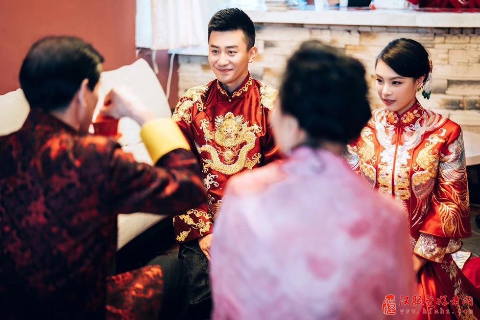 跳水女皇吴敏霞大婚 穿中式嫁衣似天仙