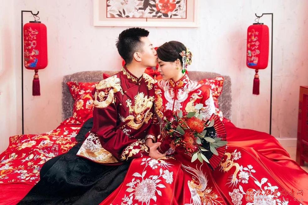 跳水女皇吴敏霞大婚 穿中式嫁衣似天仙