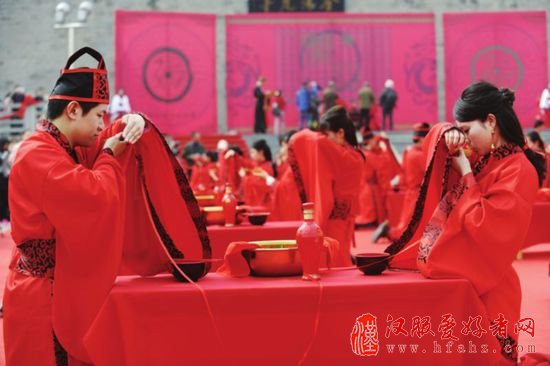 穿上汉服行周礼咱们一起来成亲