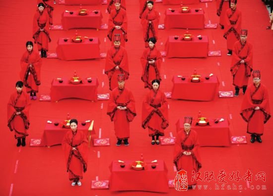 穿上汉服行周礼咱们一起来成亲