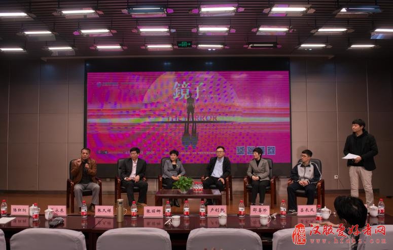 左一：心理学专家张久祥