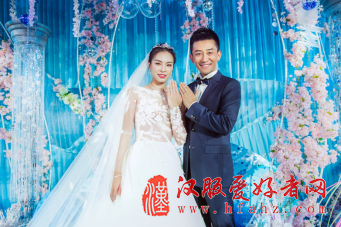 昨晚众星到场！吴敏霞婚礼戴DR钻戒百万皇冠惊艳