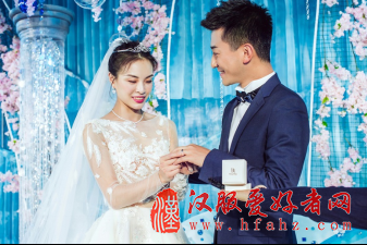 昨晚众星到场！吴敏霞婚礼戴DR钻戒百万皇冠惊艳