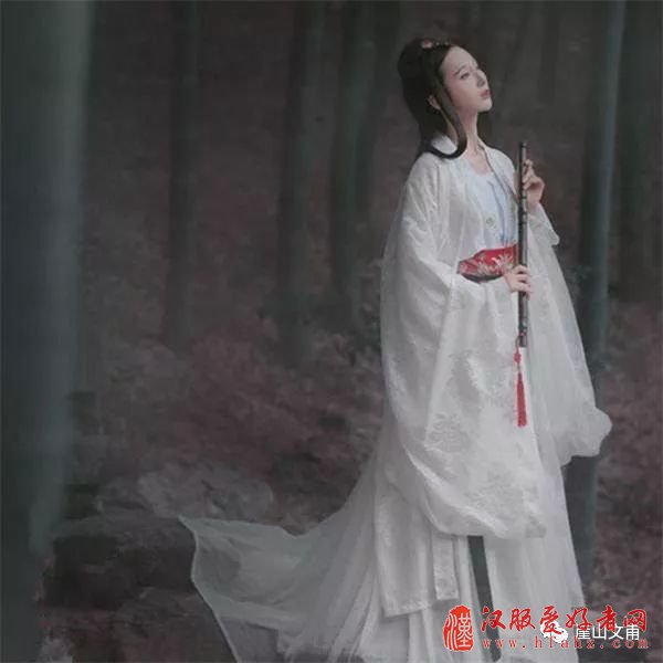  穿汉服的菇凉才最美！宛如仙女一般不食人间烟火