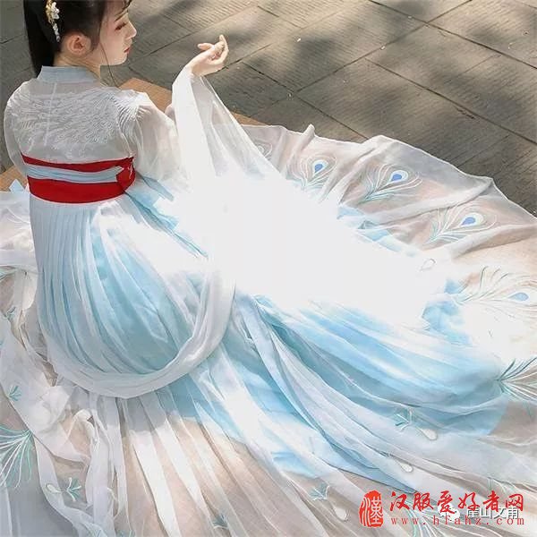  穿汉服的菇凉才最美！宛如仙女一般不食人间烟火