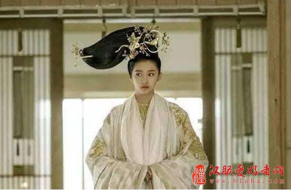 《凤囚凰》关晓彤自黑“缝纫机”太重，现场给粉丝秀缝纫技能