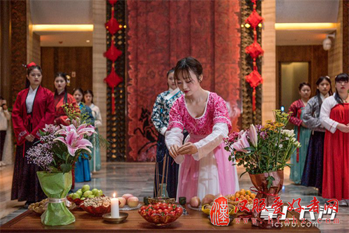 湖南重现花神祭：着汉服 行古礼 为百花庆生