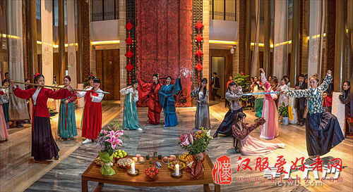 湖南重现花神祭：着汉服 行古礼 为百花庆生