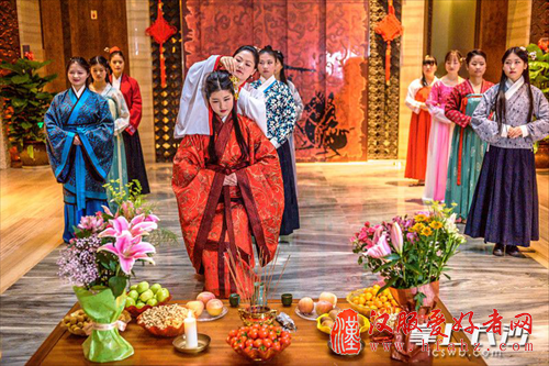 湖南重现花神祭：着汉服 行古礼 为百花庆生