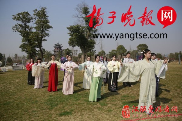 80名盐工学子身着汉服 参与活动弘扬汉文化