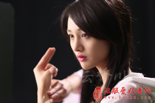 郑爽神秘新剧古装造型曝光 妆容清雅，眼神中戏感十足