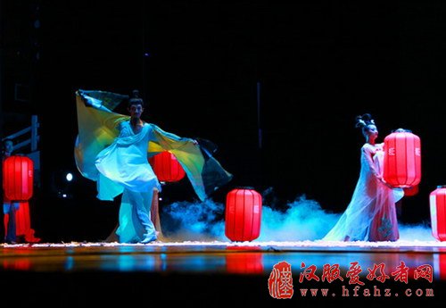 舞台剧《寻唐》演绎古代妆容历史