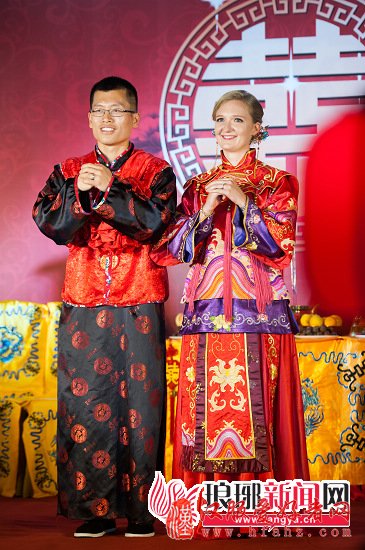 [临沂]留美博士迎娶洋媳妇 中式婚礼让新娘过把瘾
