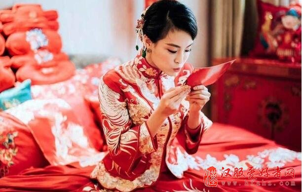 跳水女皇大婚吴敏霞中式婚礼现场照曝光似天仙 一家六口合影