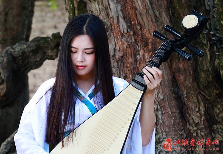 第二届湖北通城黄袍山古装美女摄影节 引金秋旅游热潮