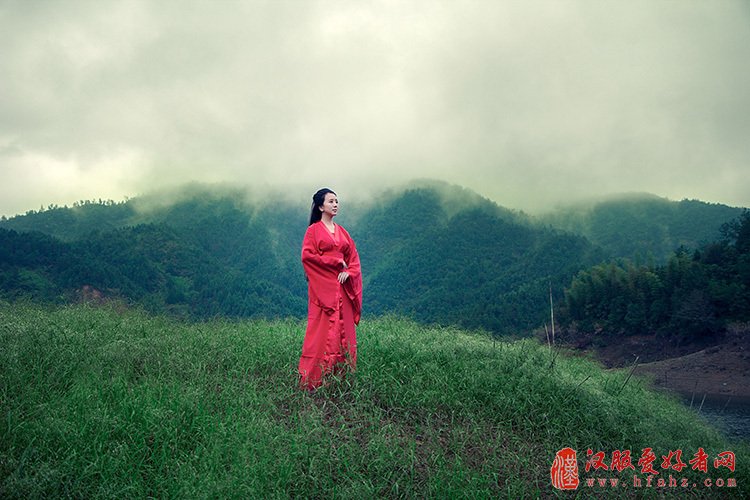 第二届湖北通城黄袍山古装美女摄影节 引金秋旅游热潮