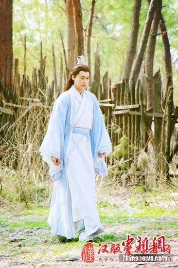 李易峰《诛仙》剧照曝光古装造型儒雅(图)