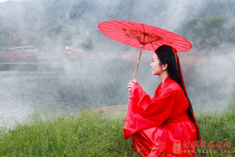 第二届湖北通城黄袍山古装美女摄影节 引金秋旅游热潮