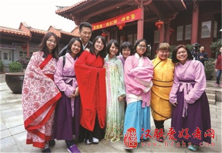 马来西亚华裔青少年感受中华传统文化艺术魅力