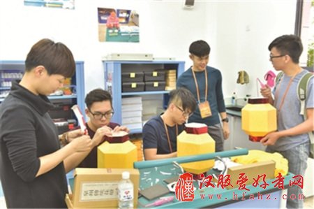 马来西亚华裔青少年感受中华传统文化艺术魅力