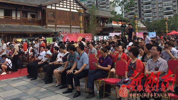 倡婚恋新风：七夕常德30对新人举办集体中式婚礼