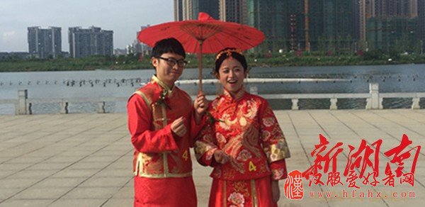 倡婚恋新风：七夕常德30对新人举办集体中式婚礼
