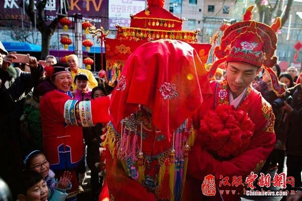 南京民俗文化节 “中式婚礼”欢乐嗨翻天