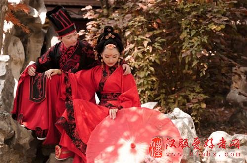 汉服婚纱照及头饰有哪些 婚纱如何与头饰相搭配